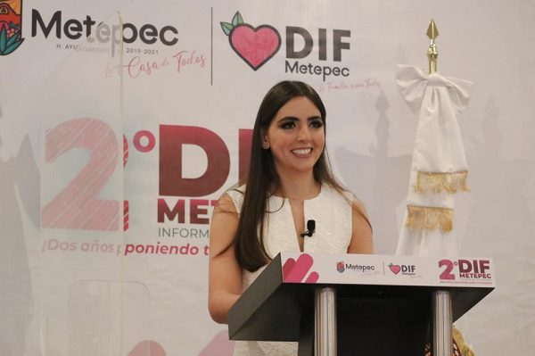 Denuncian que hija de alcaldesa de Metepec gana casi un millón de pesos