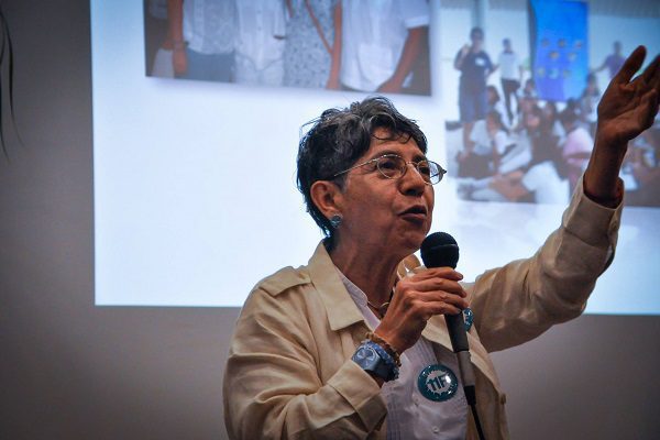 Otorgan la Orden de la Legión de Honor a científica mexicana