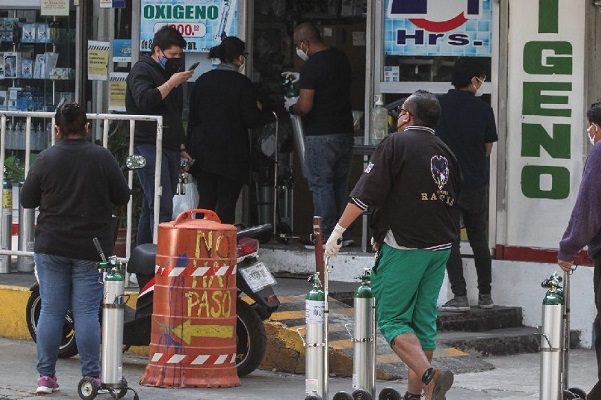 Sheinbaum niega desabasto de tanques de oxígeno en CDMX