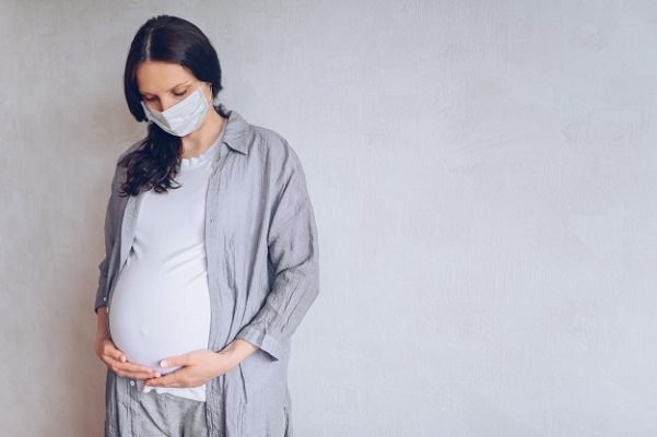 Embarazadas con Covid-19 no contagian a bebés, revela estudio