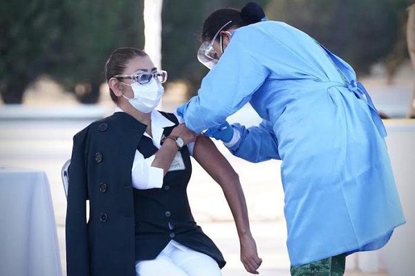 María y Daniel fueron los otros dos primeros vacunados en México