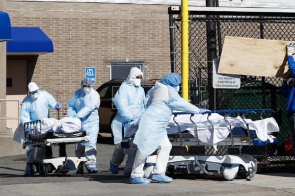 Fauci coincide en que los "días más oscuros" de la pandemia están por venir