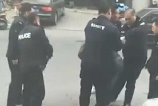 Sujeto asesina a siete transeúntes con un cuchillo, en China #VIDEO