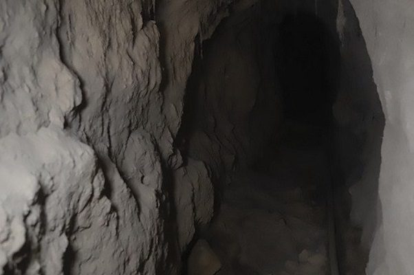 Un albañil de BC construyó un túnel de casa a cama para visitar a su amante