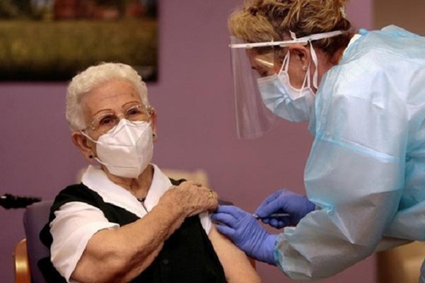 Europa inicia vacunación masiva contra Covid-19