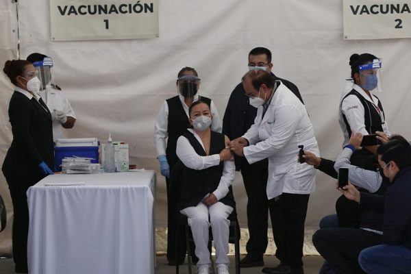 Tras cuatro días de retraso, comienza vacunación covid en Coahuila