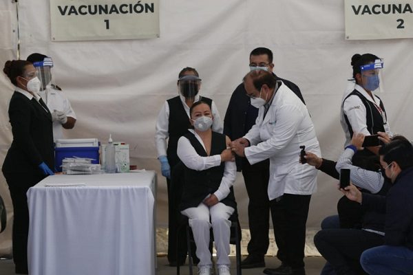 Tras cuatro días de retraso, comienza vacunación covid en Coahuila