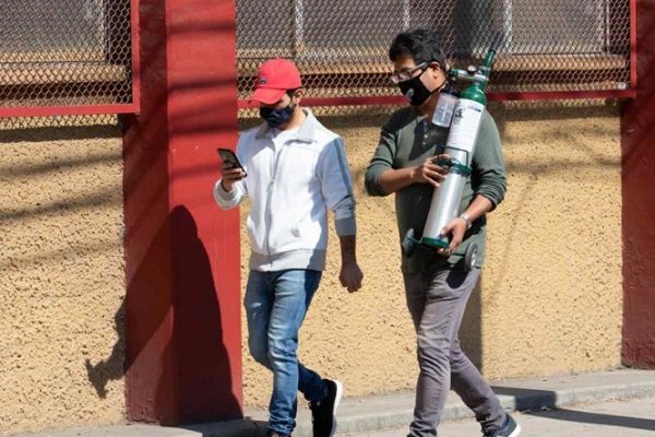 La CDMX firma acuerdo para proveer tanques de oxígeno diarios