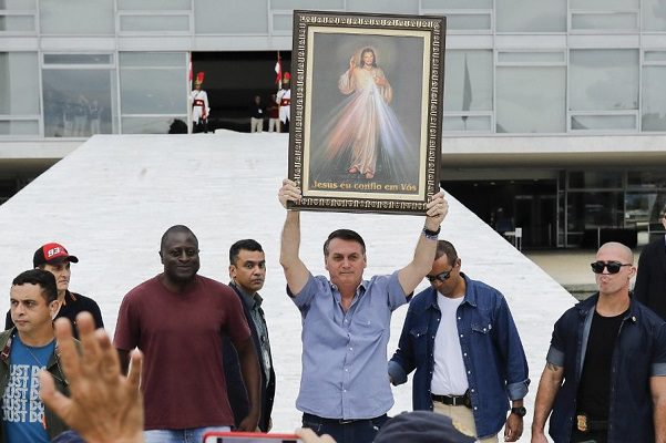 Bolsonaro asegura que aprobación del aborto "legaliza la muerte de los niños"