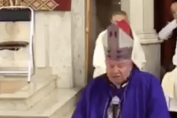 El covid se cura con té de guayaba, asegura Cardenal emérito de Guadalajara #VIDEO