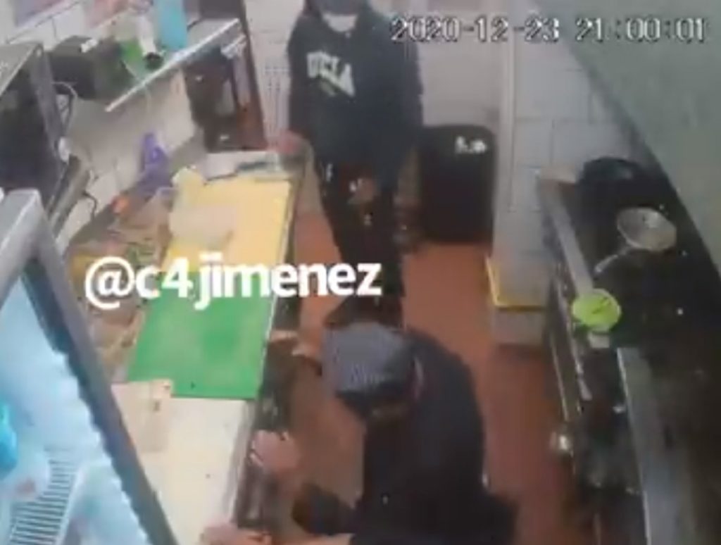 ¡Hasta la ropa se llevaron! Restaurante de sushi en Álvaro Obregón es asaltado #VIDEO