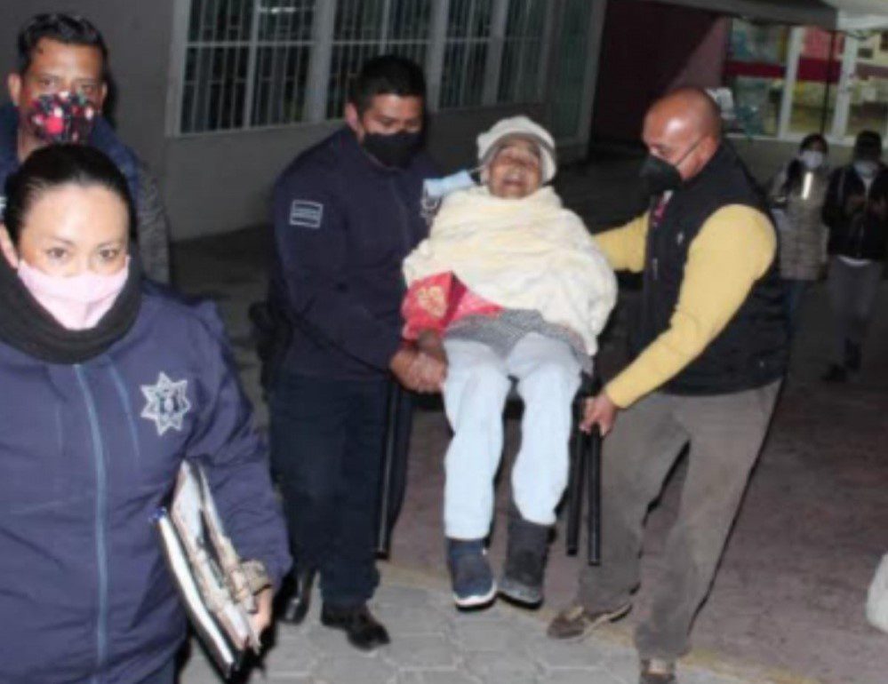 Abuelita de 90 años es echada a la calle en Ecatepec