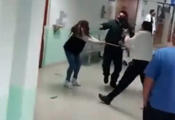 Ecatepenses agreden a personal de hospital Covid en Tlaxcala por recibir "mala atención" #VIDEO