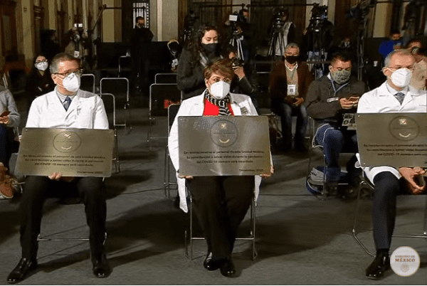Entrega AMLO el reconocimiento "Miguel Hidalgo" en honor al personal médico del país