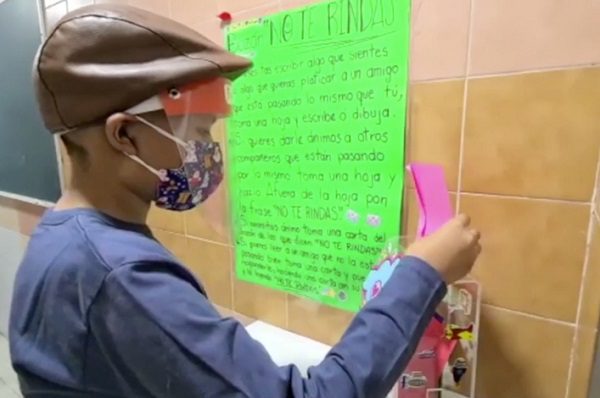 Niños con diversos tipos de cáncer se comunican con el buzón "No te rindas" y se dan ánimos