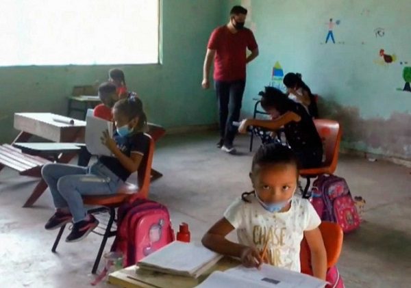 En Guerrero, alumnos regresan a la aulas ante dificultades para tomar sus clases vía internet