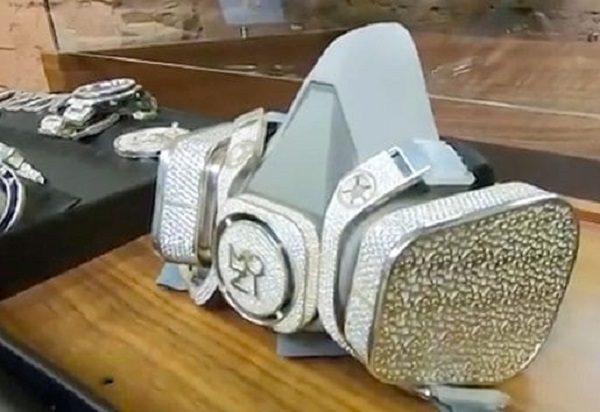 Joyería lanza la mascarilla más cara del mundo, es de oro y diamantes y cuesta más de 2 millones de pesos
