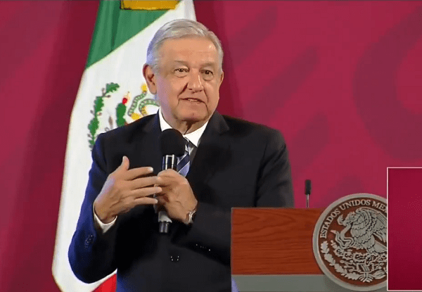 Pide López Obrador no hacer fiestas ni reuniones navideñas y quedarse en casa