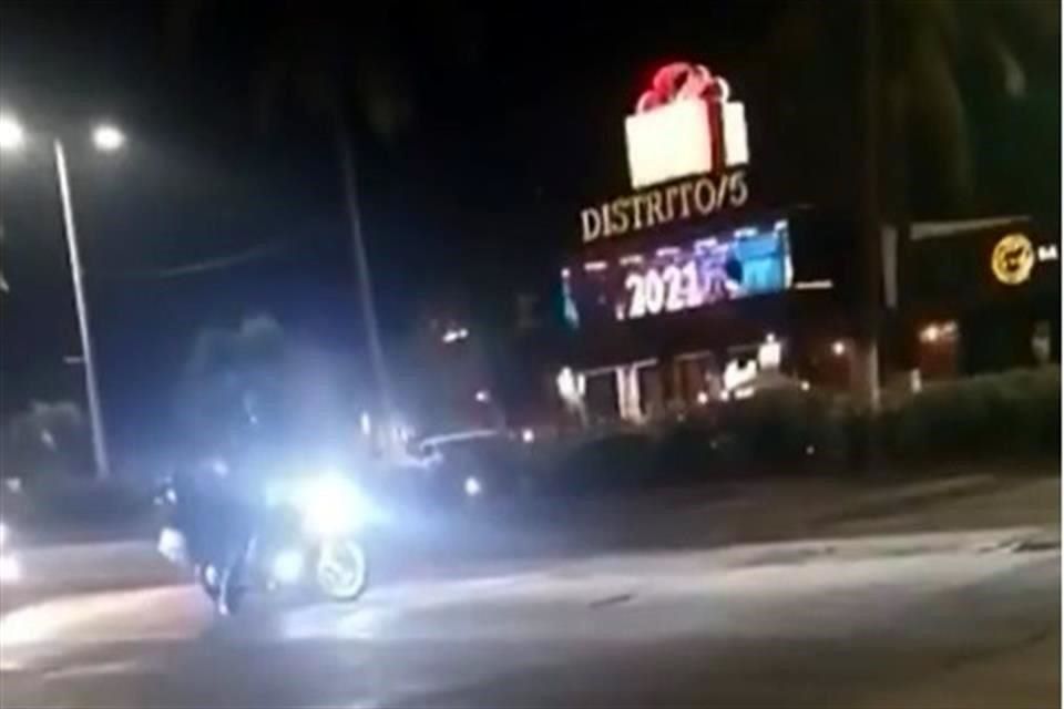 Detienen a dos mujeres por alterar escena del crimen del asesinato del gobernador de Jalisco