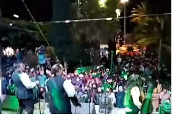 ¿Cuál pandemia? Con pirotecnia y mega baile celebraron fiesta patronal en Puebla #VIDEO