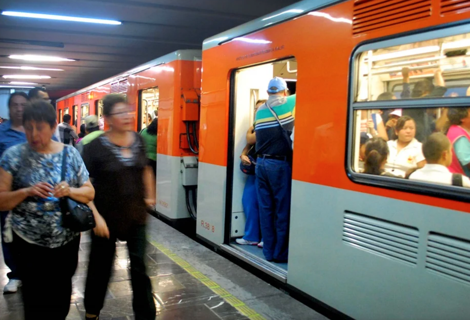 Cerrarán indefinidamente dos estaciones de la Línea 2 del Metro