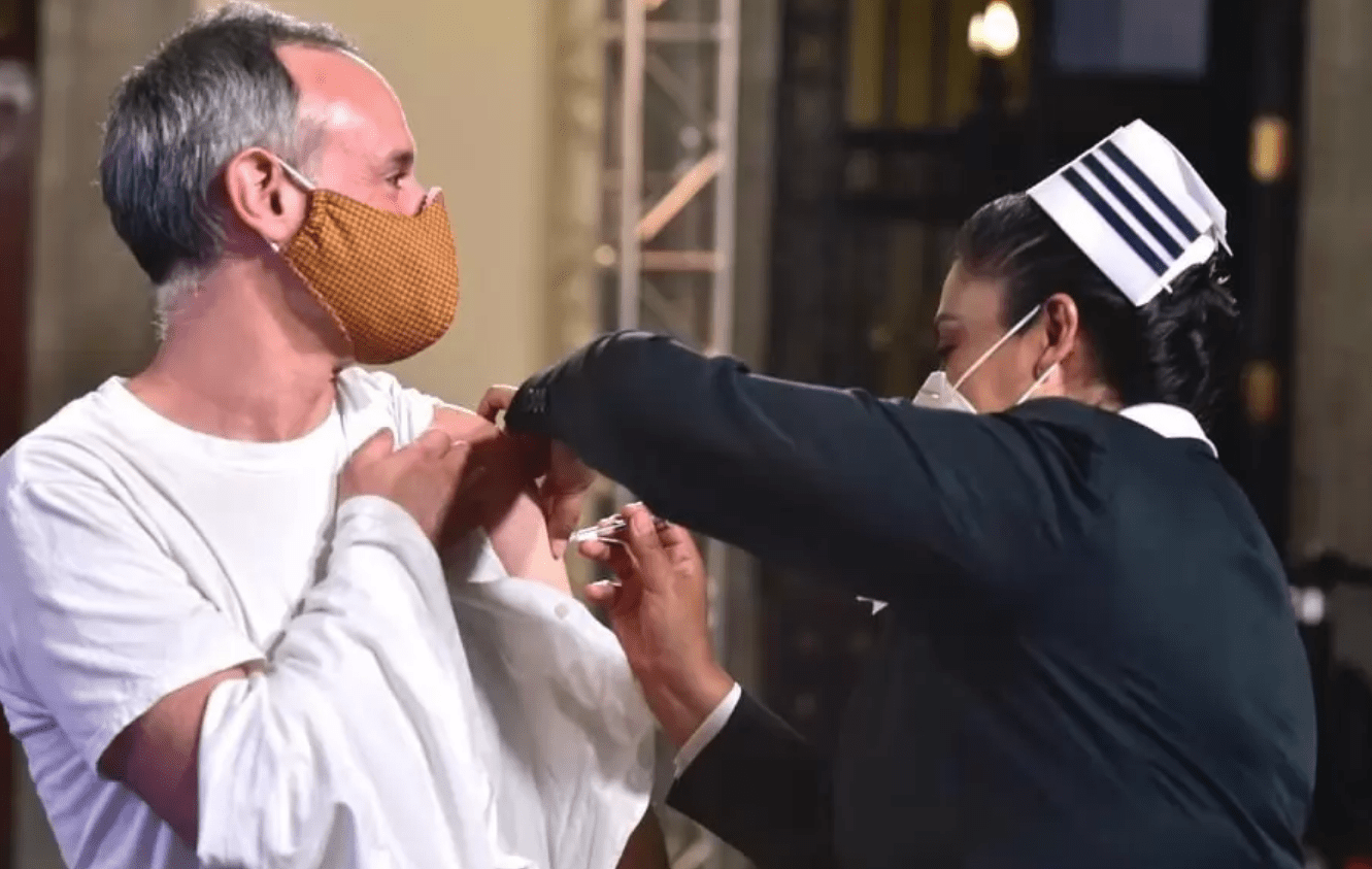 Vacuna contra Covid-19, no es indispensable para regreso a clases: López Gatell