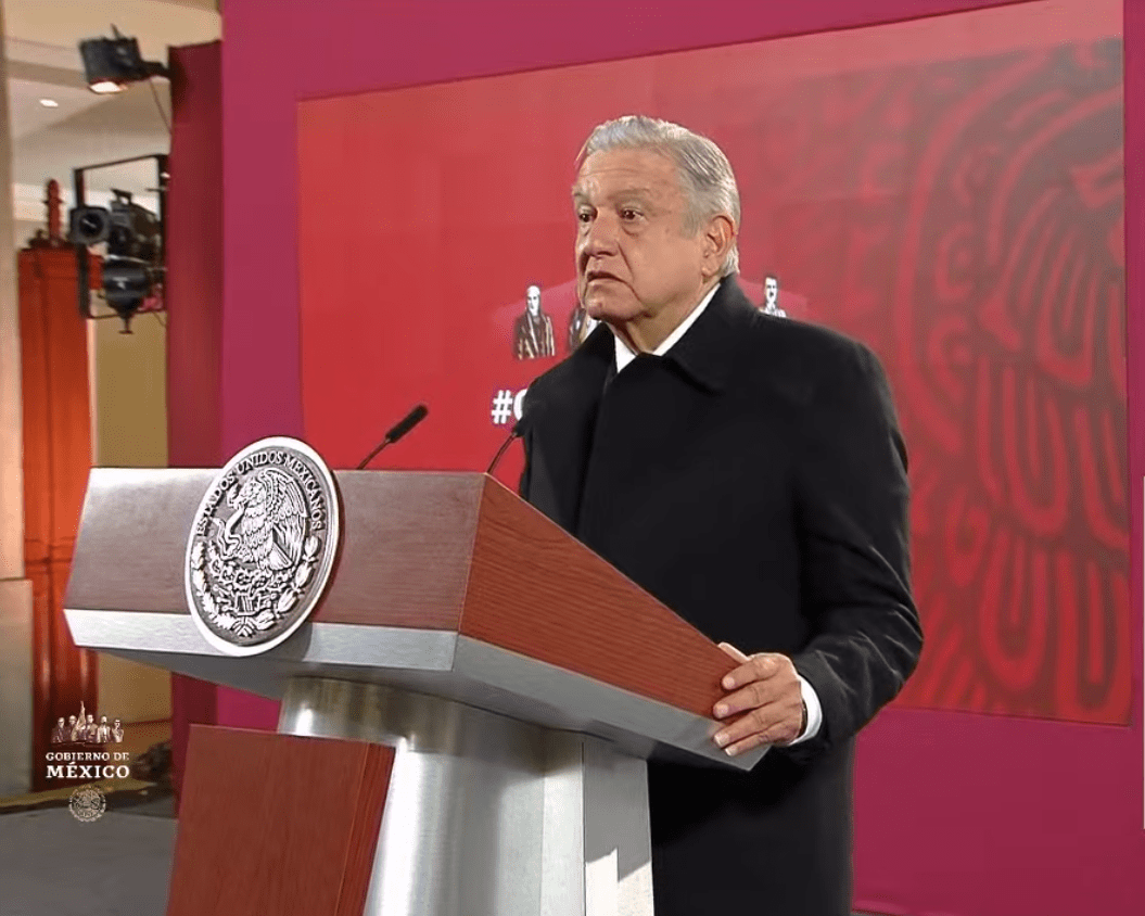 "No creo en la reelección" reitera AMLO en Palacio Nacional