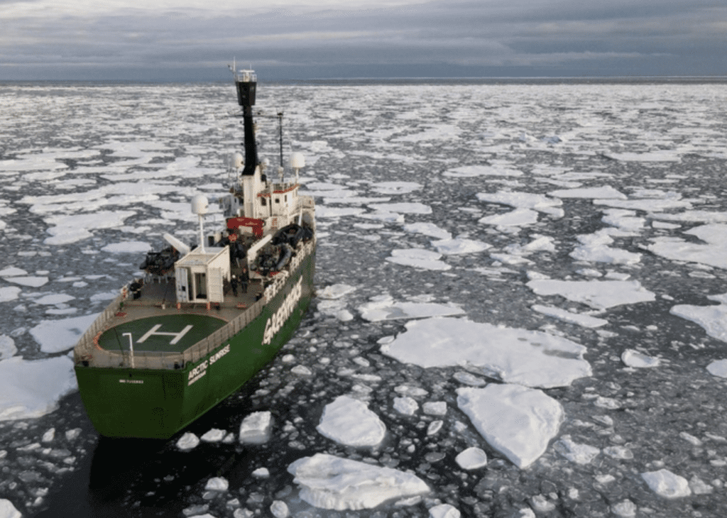 Reportan 17 desaparecidos tras hundimiento de barco pesquero en el Ártico