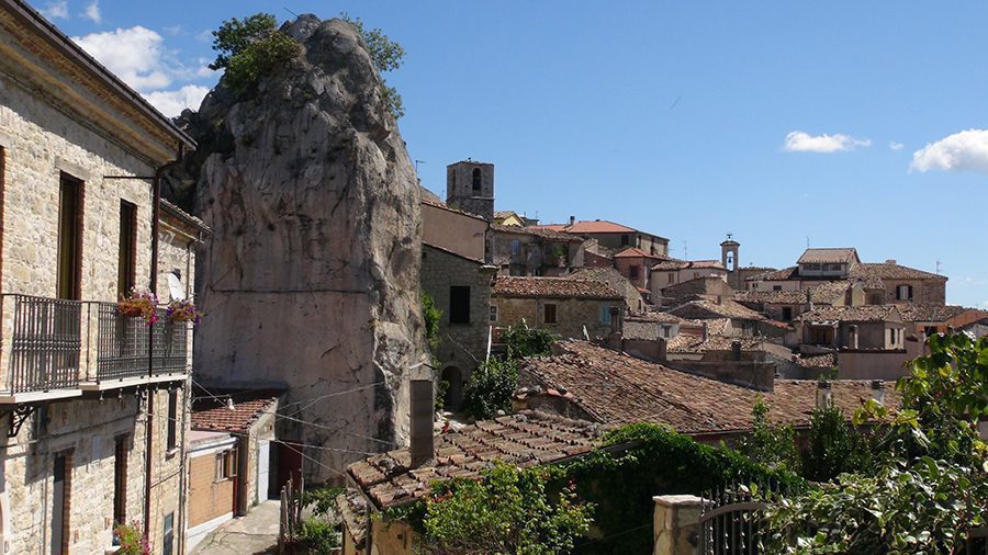 Para que no acabe abandonado, el pueblo italiano de Castropignano ofrece casas en 20 pesos