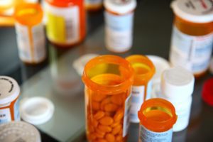 Por contribuir a la crisis de los opioides, EEUU demanda a Walmart
