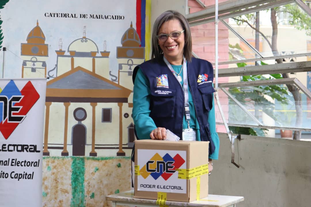 El chavismo se impone en elecciones parlamentarias de Venezuela y será mayoría en Asamblea Nacional