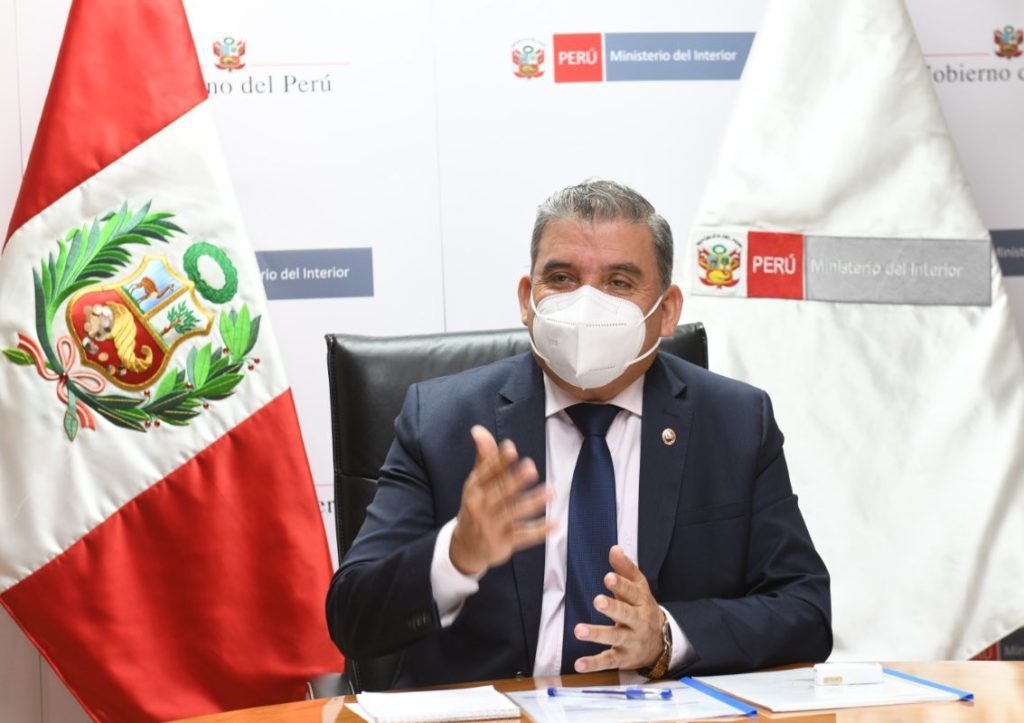 Ministro del Interior de Perú renunció por desavenencias con el presidente interino