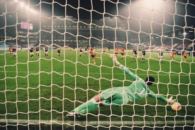 ¡Ni al super pueden ir! Raúl Jiménez y compañeros del Wolverhampton tienen prohibido salir de compras