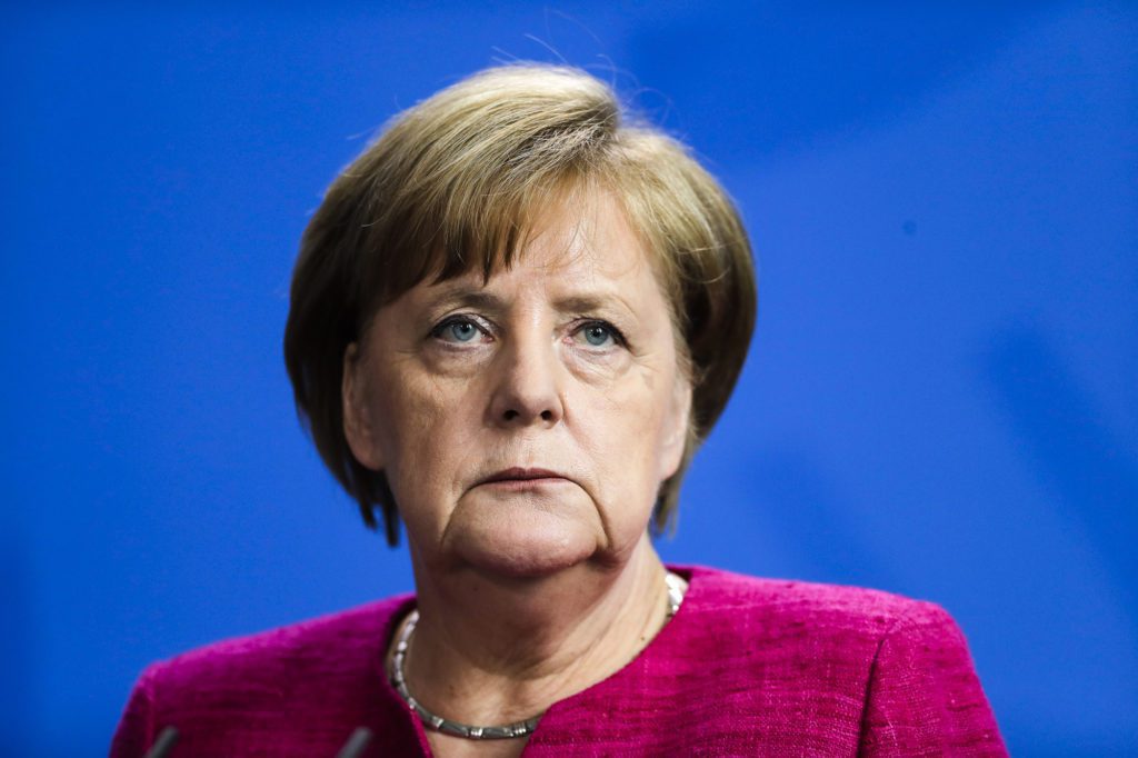 Angela Merkel pide mayores restricciones para controlar contagios de COVID-19 en Alemania