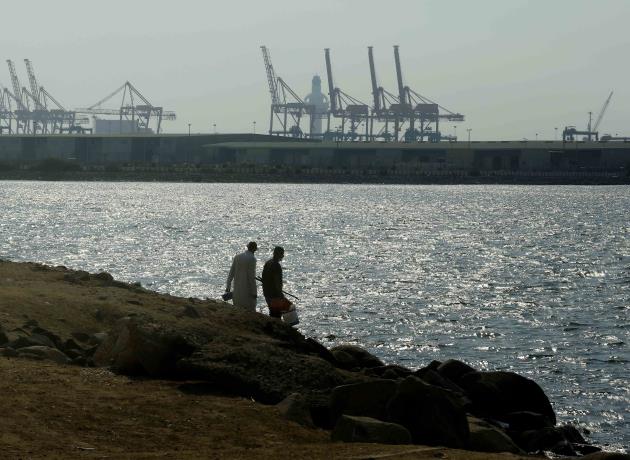 Buque carguero choca en el mar Rojo contra una mina explosiva