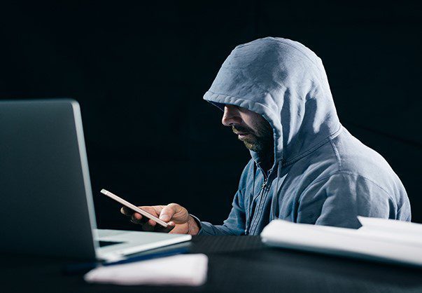 Policía Cibernética alerta sobre riesgos de las apps que editan videos con saludos personalizados de Santa Claus