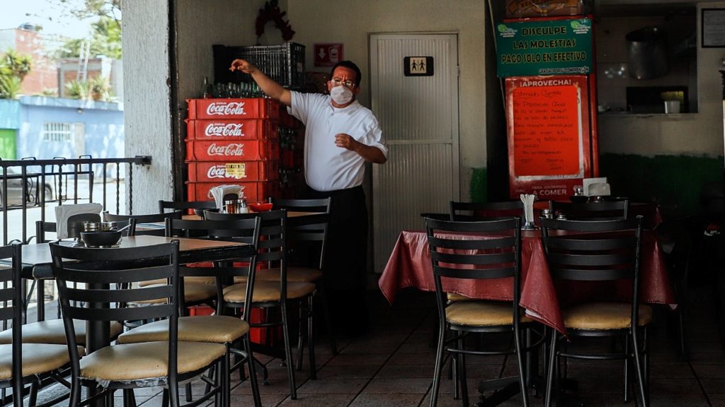 17% de los empleos perdidos por la pandemia, son del sector restaurantero