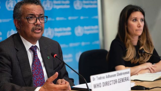 Inaceptable que ricos pisoteen a pobres en la "estampida" por la vacuna, afirma OMS