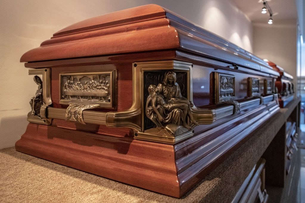 Crematorios están al 50 % de su capacidad, tras repunte en casos de COVID-19