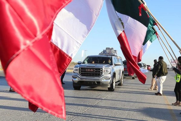 Avanza desde Laredo, Texas, caravana migrante de mexicanos