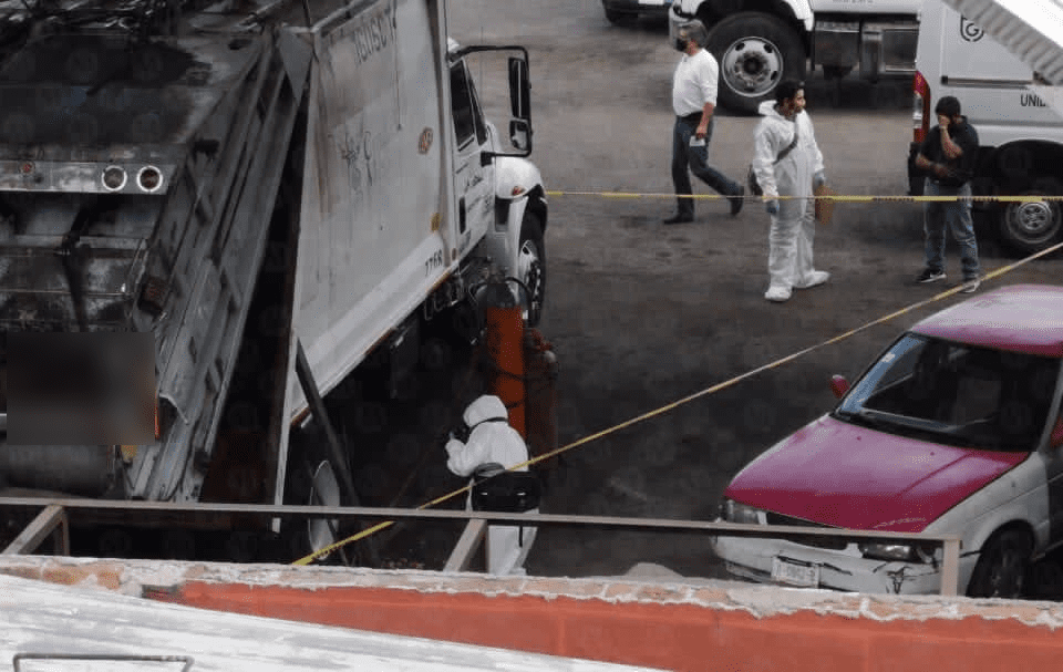 Trabajador de limpia muere prensado en un camión de basura #VIDEO