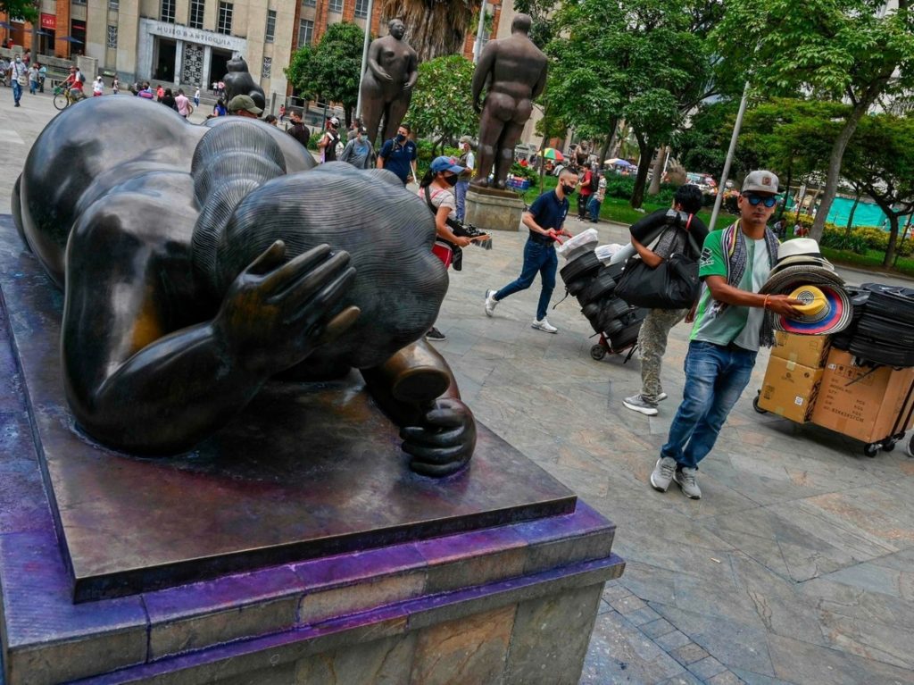 Vandalizan esculturas de Botero en Medellín