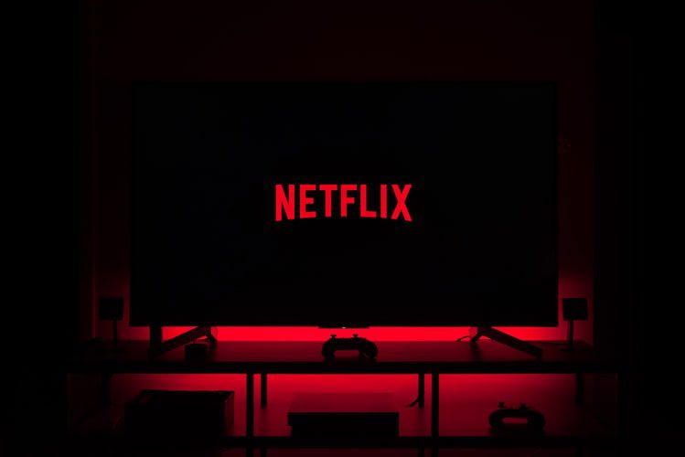 Productor de Netflix muere, lo habría envenenado un colega