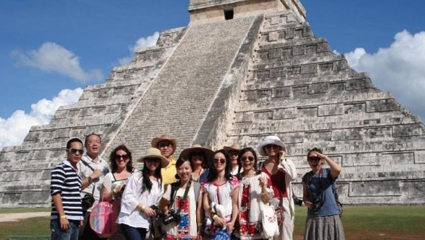 Llegada de turistas a México disminuye 44% en octubre