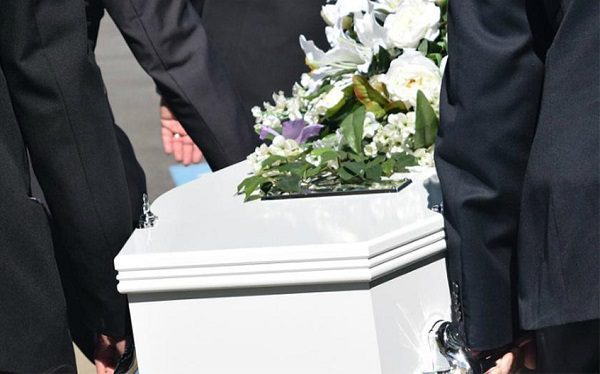 Muere frente a sus hermanos pequeño de 9 años en ataque a sus padres