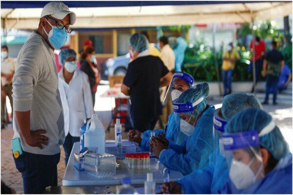 Tras recibir vacuna anticovid, seis personas han sido hospitalizadas