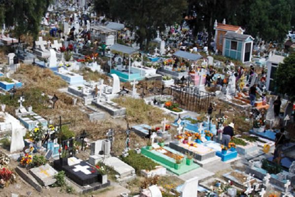 En el Estado de México deudos esperan hasta 4 días para poder sepultar a sus familiares