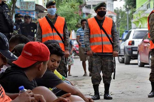 Caravana migrante en Guatemala es reprimida con gas lacrimógeno