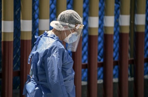 México rebasa las 141 mil muertes por Covid-19