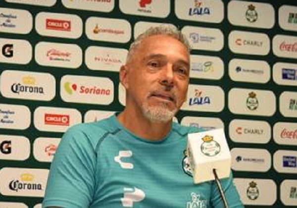 Víctima de Covid-19 fallece el director técnico de Santos femenil